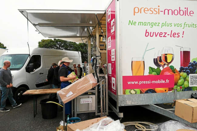 Les pommes collectées par le club de hand seront traitées par la société « Pressi-mobile », qui se déplacera prochainement à Châteaulin.